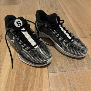 Nike Sabrina womens 10.5 (mens 9)